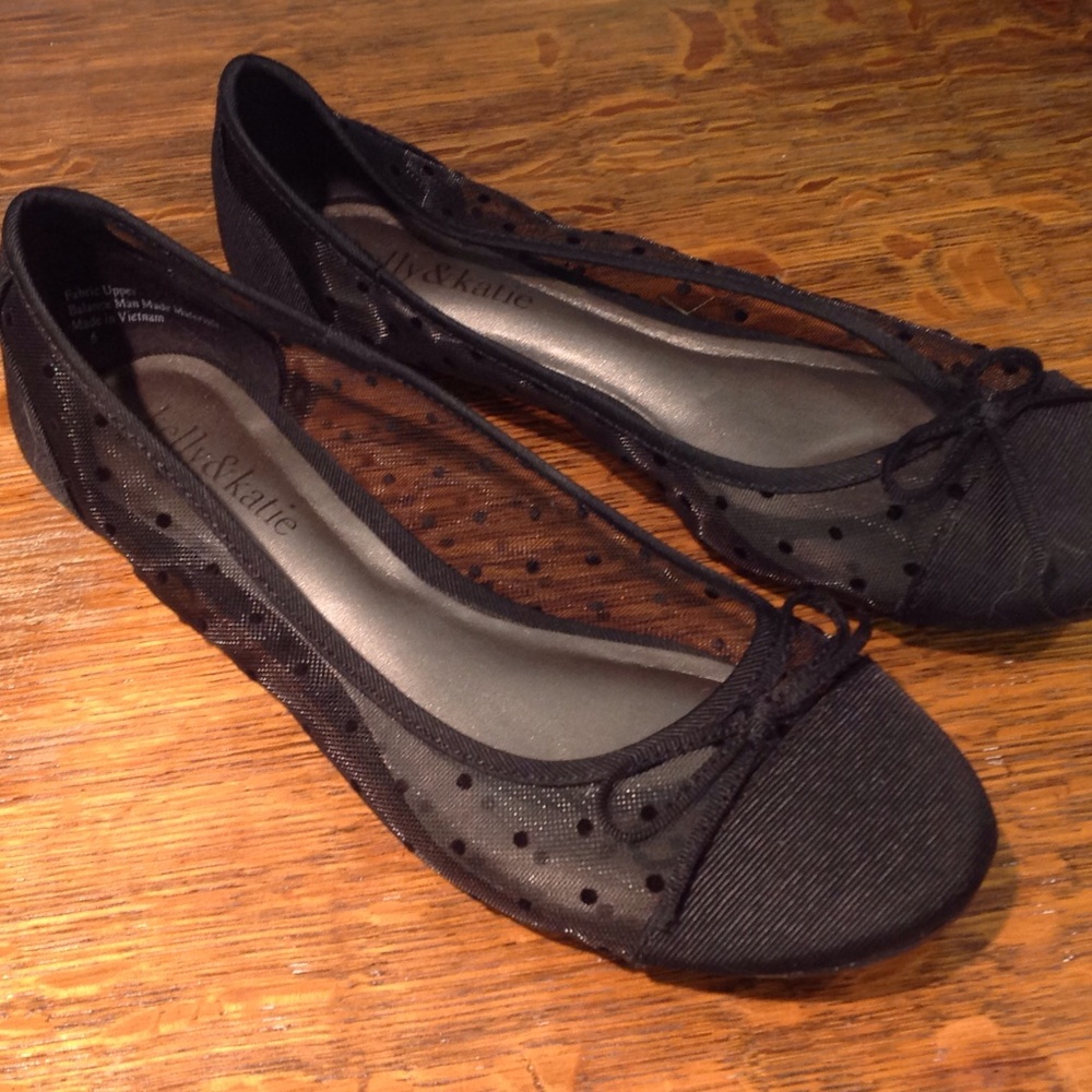Kelly&Katie Black Flat shoes size 6 Euc